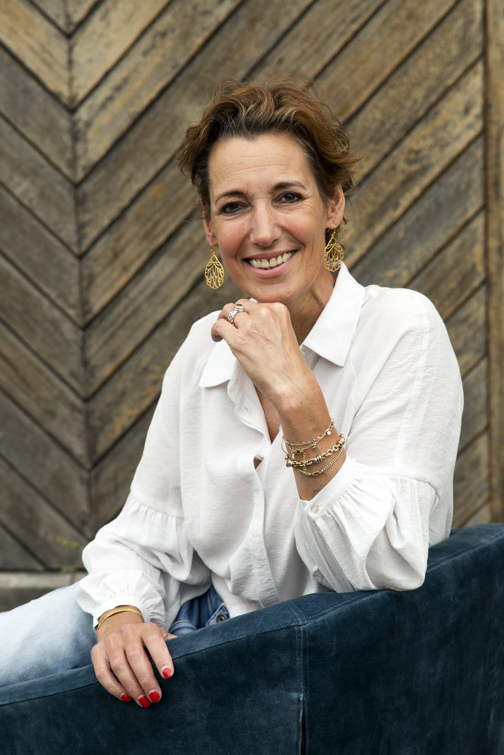 Anita Schimmel (Bratelle) helpt klanten bh's passen via WhatsApp
