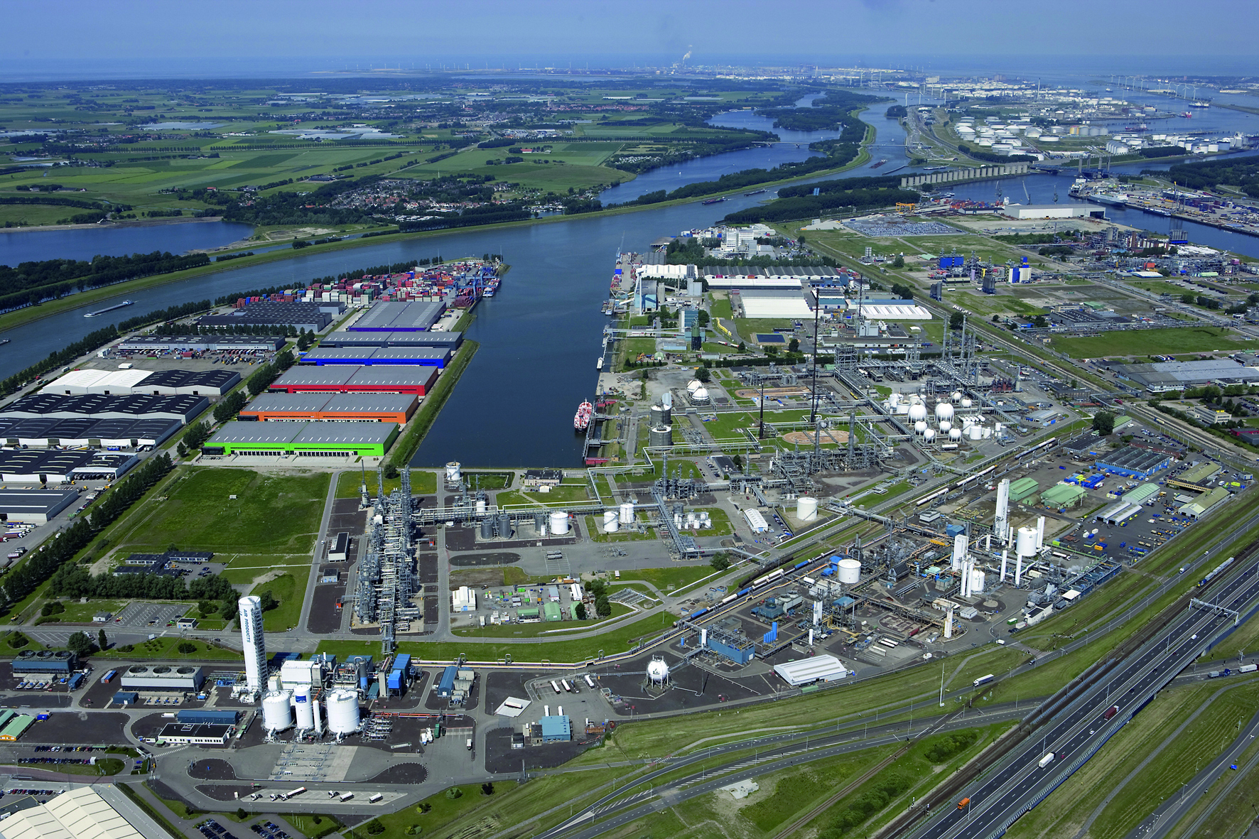 Air Products start bouw tweede fabriek voor vloeibare waterstof in Rotterdam