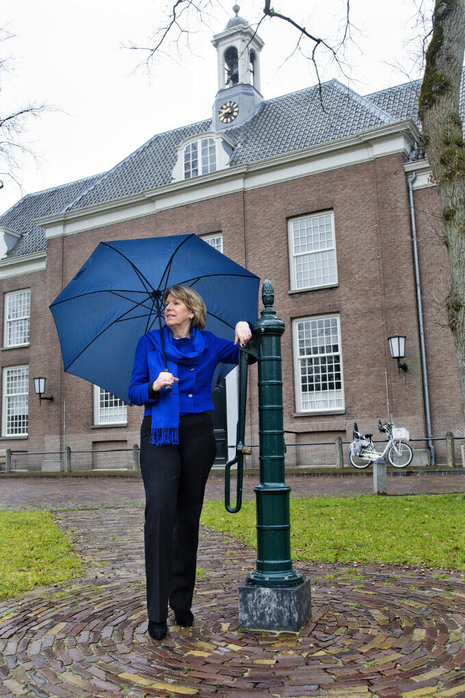 Een foto voor slot Zeist levert een mooi plaatje op, maar voor Corien Wortmann is het slot vooral de plek waar de school van de hernhutters gevestigd was. Een school met een open, tolerante, internationale blik. Dat spreekt haar aan