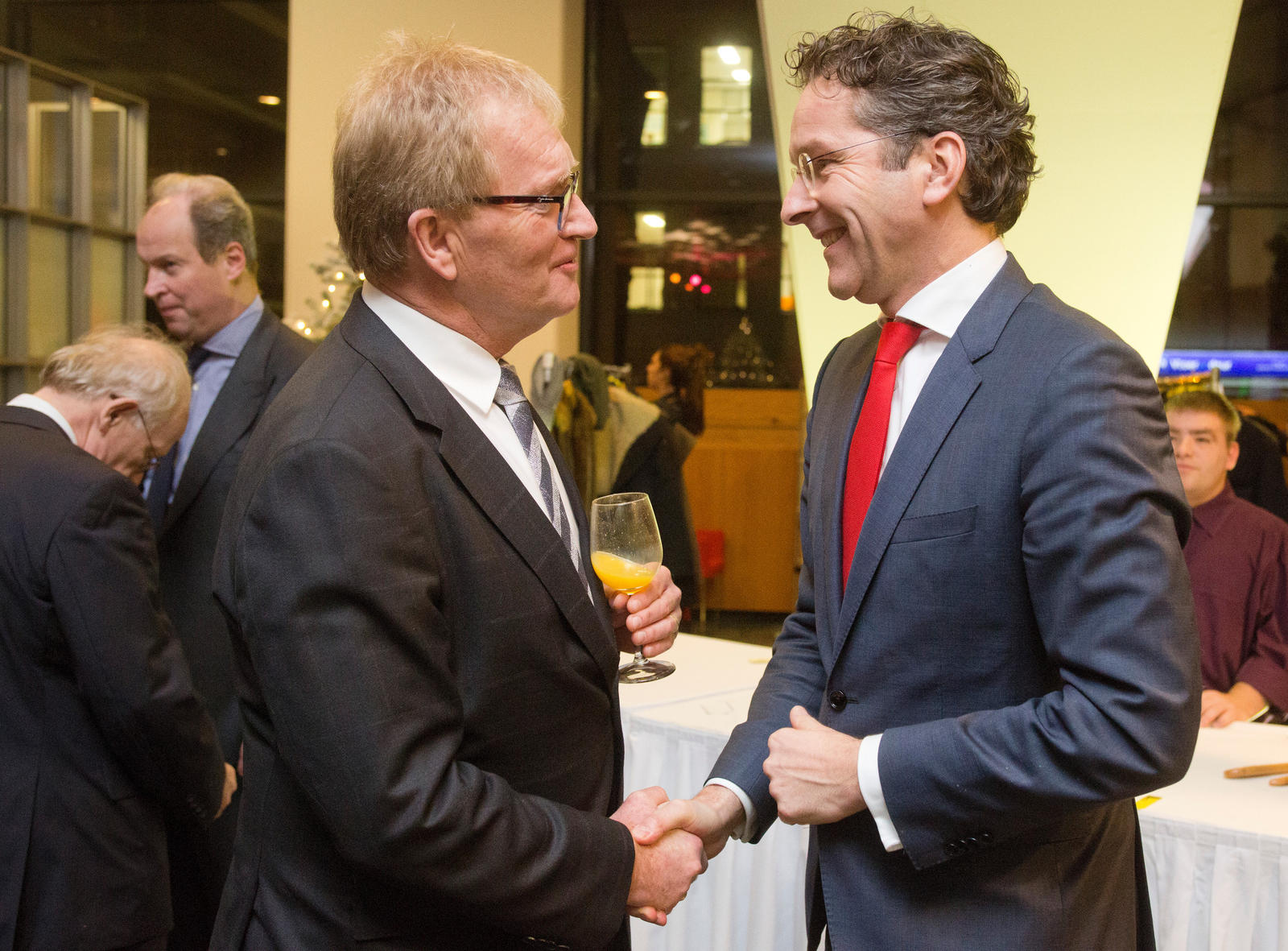 Hans de Boer (voorzitter VNO-NCW) verwelkomt minister Jeroen Dijsselbloem van Financiën Hans de Boer (voorzitter VNO-NCW) verwelkomt minister Jeroen Dijsselbloem van Financiën
