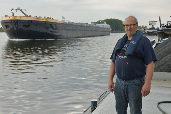 Deze binnenvaartschipper is het zat: 48 uur wachten voor sluis Terneuzen is te lang