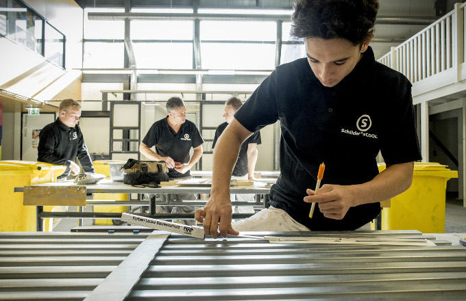 Wat ze op de Schilder^sCool leren, kunnen ze meteen gebruiken in de praktijk. 'Van mij nemen ze zoiets wel aan.'