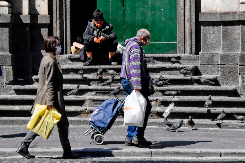 In het arme zuiden van Italië ruikt de maffia nieuwe kansen