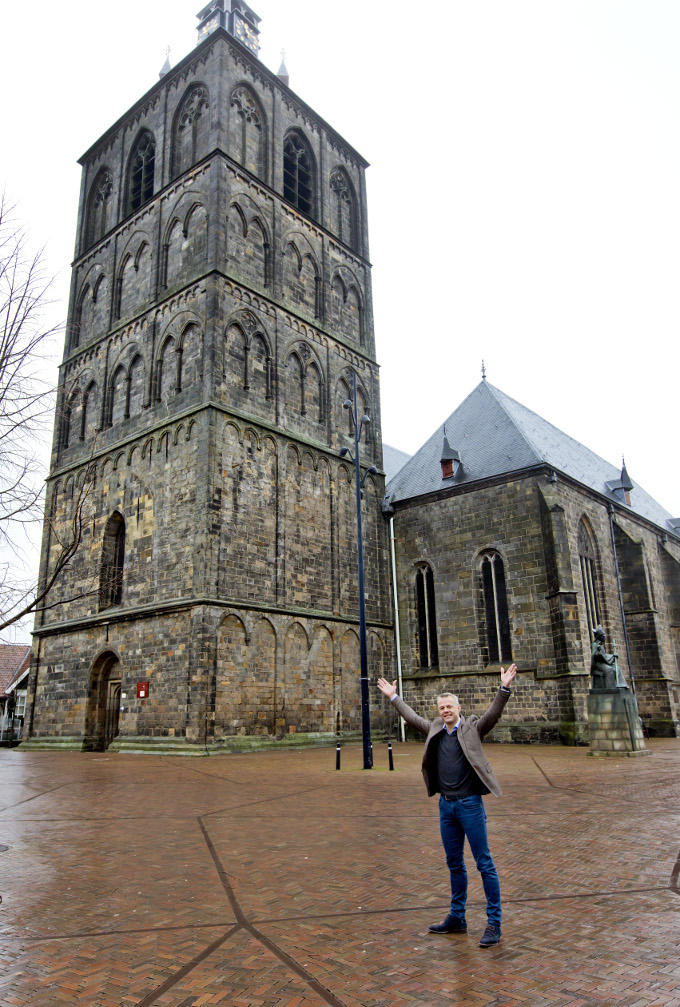 Als Bjorn Kuipers de Plechelmus-basiliek ziet, voelt dat als thuiskomen. Thuiskomen in Oldenzaal, waar hij zijn hele leven al woont