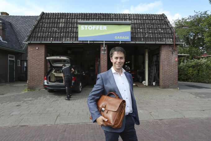 Bij het familiebedrijf in Elspeet, waar Chris Stoffer in zijn jeugd veel heeft gewerkt. ‘Eerst verdienen, dan uitgeven.’