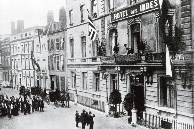 Met welke logé schrijft hotel Des Indes geschiedenis?