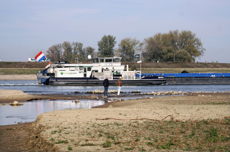 Hoe laagwater de binnenvaart laat vastlopen (letterlijk)…