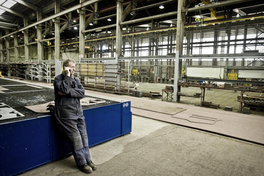 Een werknemer van de failliete scheepswerf in Grave