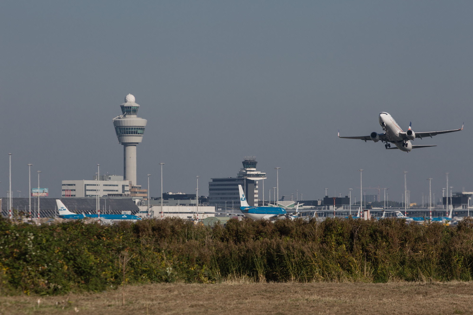 ‘Snel duidelijkheid nodig over beheerste groei Schiphol’