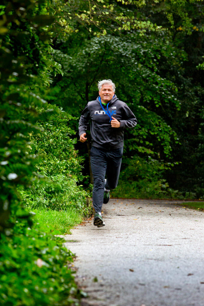 Tijdens het hardlopen lossen de dingen die in je hoofd spelen zich op, zegt Maarten Edixhoven (Aegon). 'Echt, als wolken' 