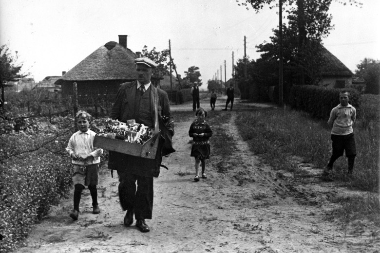 Hoeden, petten en dameskorsetten: de marskramer verkocht van alles