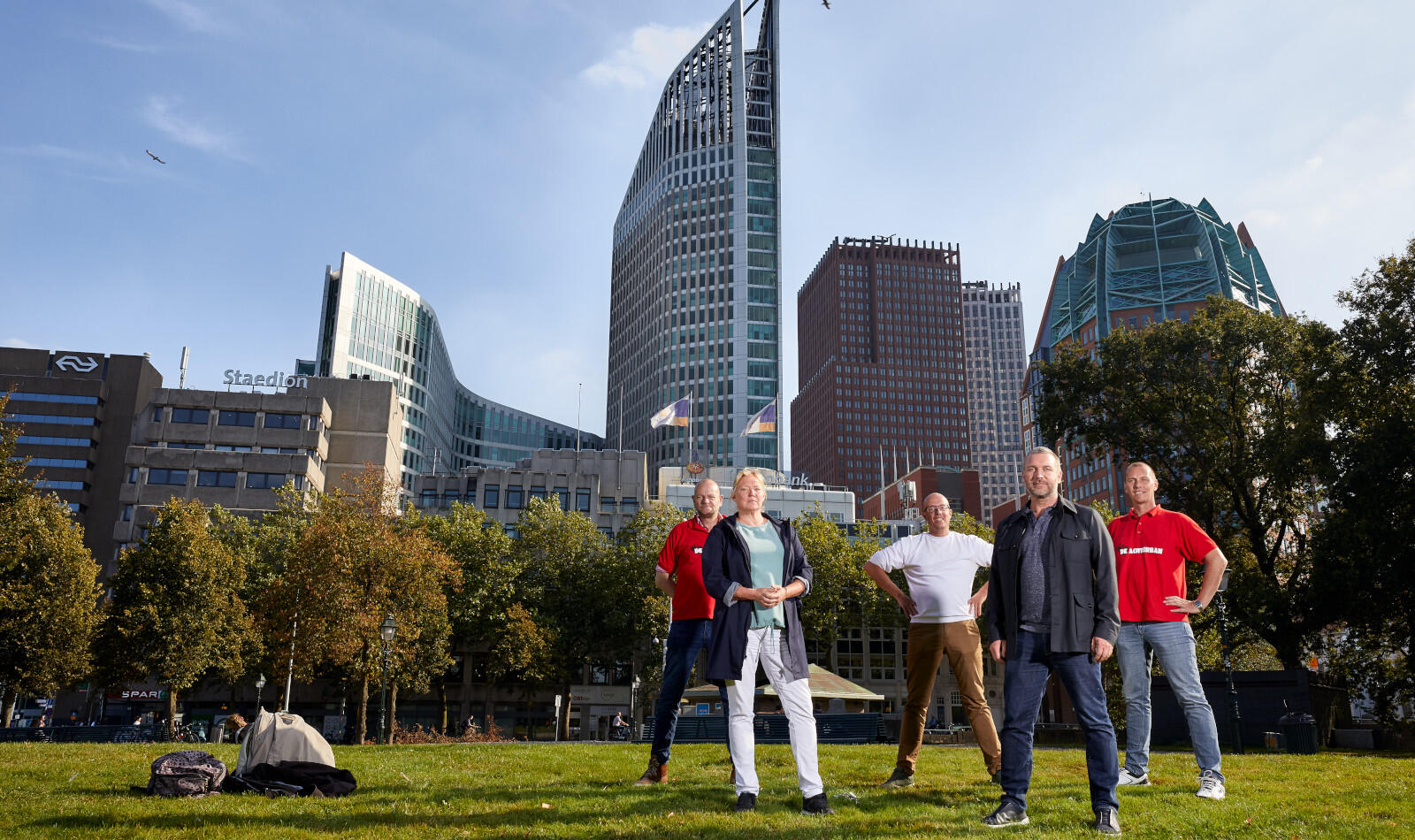 Waarom Martijn van Rheenen zo begaan is met daklozen? Hij wéét hoe het is om geen thuis te hebben. ‘Mijn moeder was vroeger niet in staat voor mij te zorgen. Ik ging bij vrienden van bank naar bank.' 