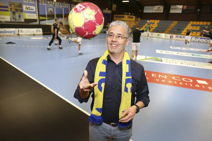 Amhaouch is voorzitter van handbalvereniging BeVo HC, waar zijn twee ‘fanatieke’ dochters spelen. ‘De club heeft 500 leden en een netwerk van 140 ondernemers, die zo via sponsoring de lokale gemeenschap stimuleren. Dat is ook ondernemerschap.'