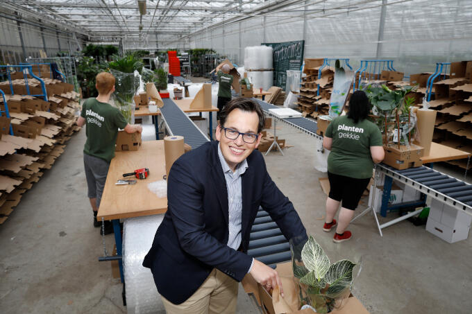 Bij Forever Plants in het Westland, 'een modern tuinbouwbedrijf dat niet afhankelijk wil zijn van de prijsdruk van retailers of een paar grote afnemers, en een eigen weg naar de klant zoekt'.