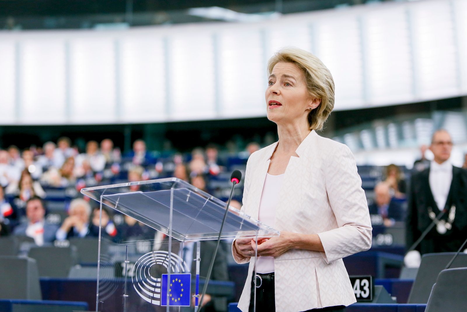 Deze 4 gezichten liet Ursula von der Leyen zien (maar we missen er nog 1)