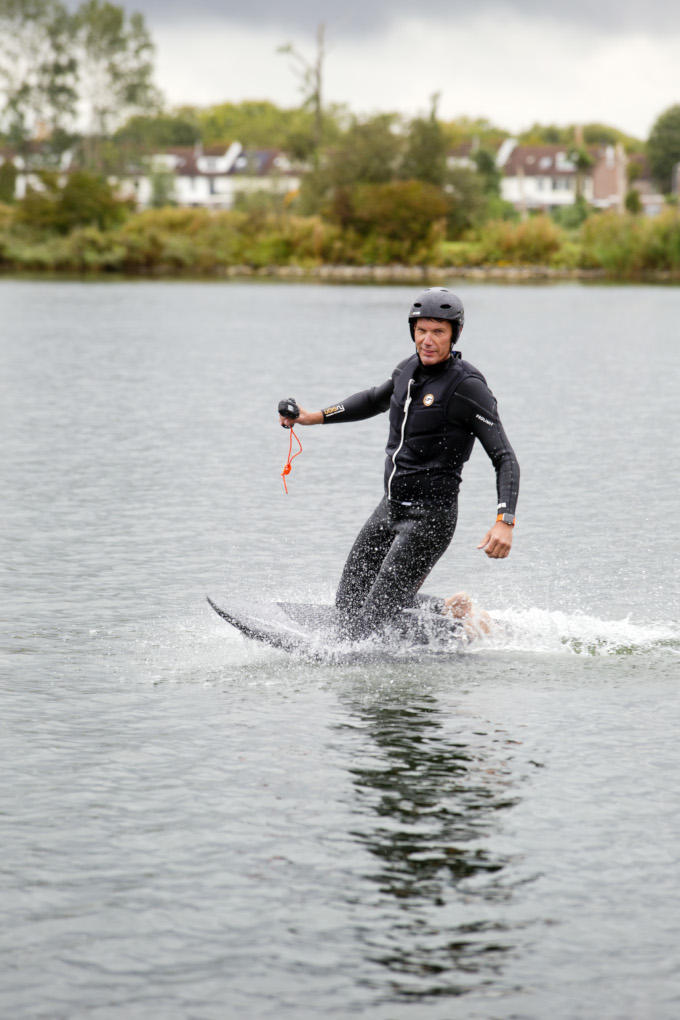 'Je moet je 100 procent focussen bij kitesurfen, er is geen ruimte om ergens anders aan te denken. Heerlijk', zegt Victor van Tol (Snappcar). 'En het is een uitlaatklep voor negatieve energie.'