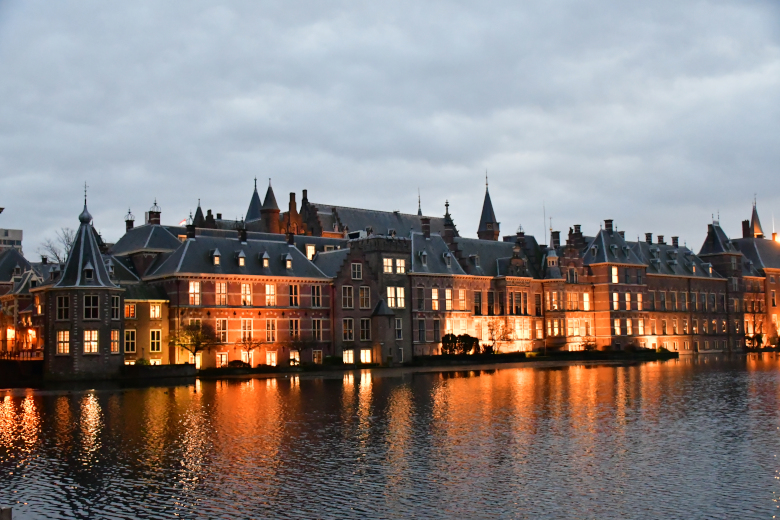 Welke Kamerleden verdienen een standbeeld op het Binnenhof?