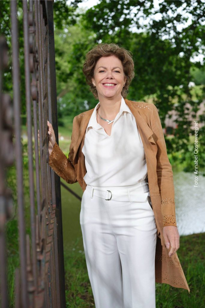 Ingrid Thijssen voor opinieblad Forum Foto Annabel Oosteweeghel