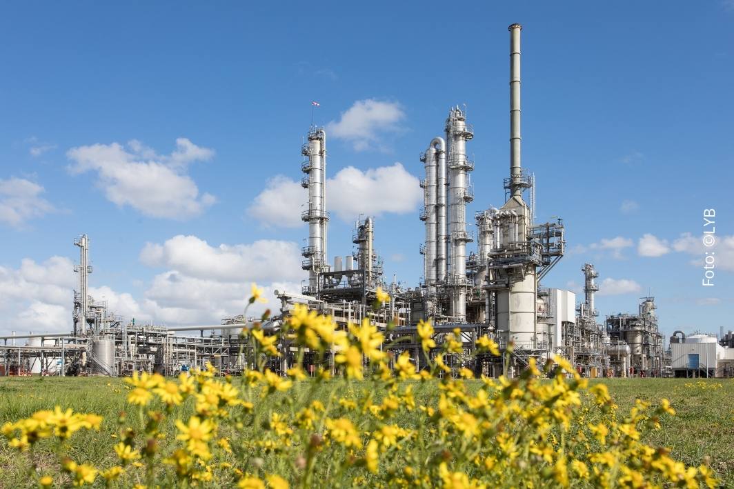 LyondellBasell-topman vecht voor duurzame industrie ín Nederland