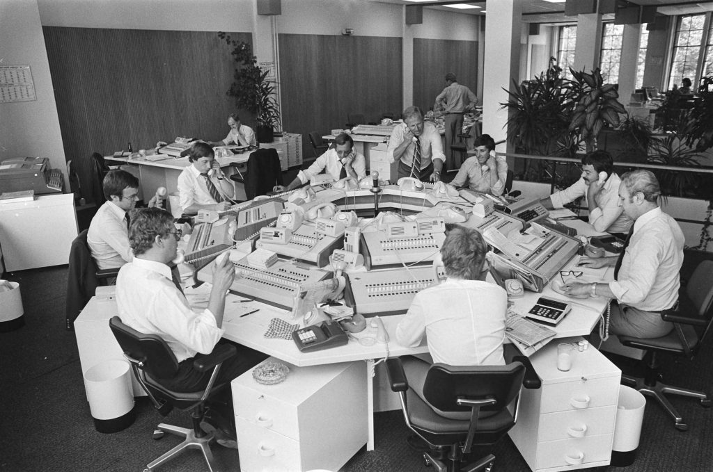 Collectie / Archief
Fotocollectie Anefo
Beschrijving
Dollarcrisis, drukte op kantoor valutamakelaar Wllich en Marthes , Amsterdam
Datum
1978-08-15
Locatie
Amsterdam
Noord-Holland