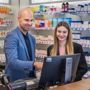 Apothekers Edwin den Haak en Myroslava Sydorchuk